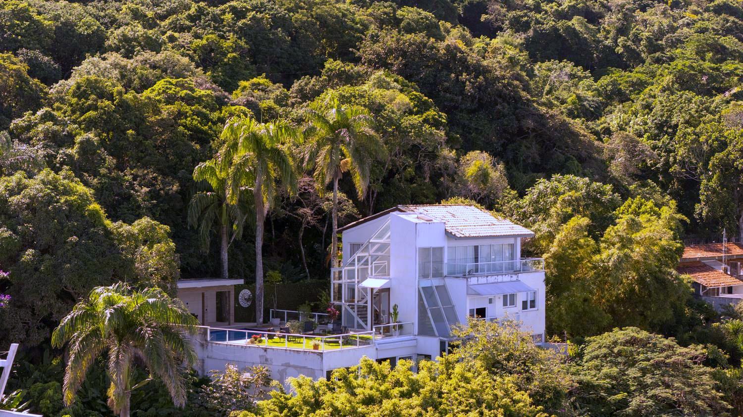A Villa em meio à mata de São Conrado