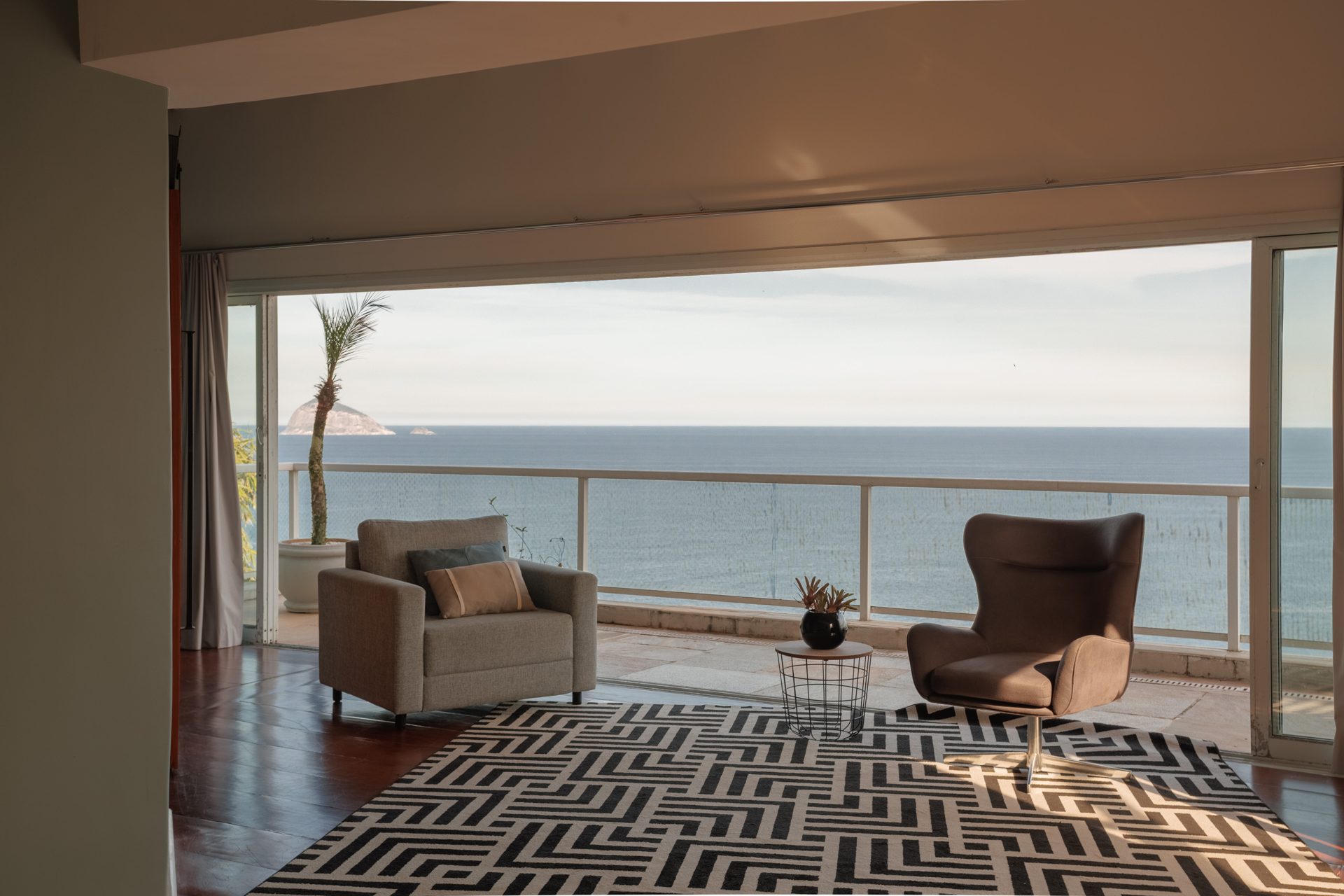 Sala da Suíte Master aberta para o mar